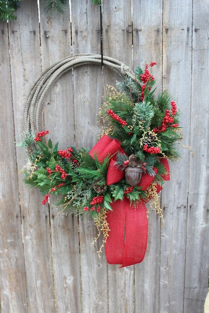 Ornament Ideas Diy, Lasso Wreath, Rustic Christmas Wreaths, Xmas Ornaments Diy, Rope Wreath Diy, Diy Ornament Ideas, Rope Wreaths, Aesthetic Home Design, Western Wreaths