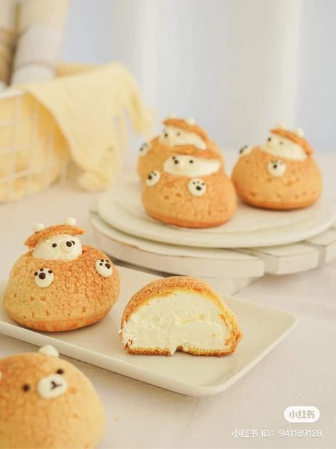 Cute Cream Puffs, Cute Pastries, Cafe Desserts, Choux Cream, Cottagecore Recipes, Animal Foods, Bakery Menu, Kawaii Cooking, Macaroon Recipes