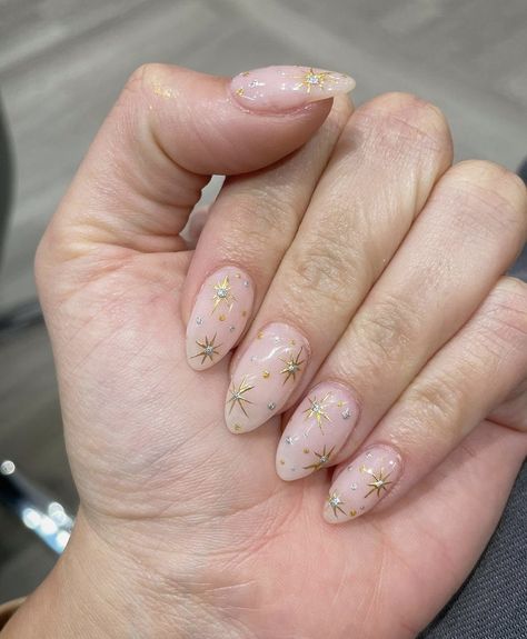 Celebratory Nails, Sparkle Almond Nails, Celestial Nail Art, Golden Nails, Gold Nail Designs, Gold Nail, Winter Nail Art, Star Nails, Winter Nail