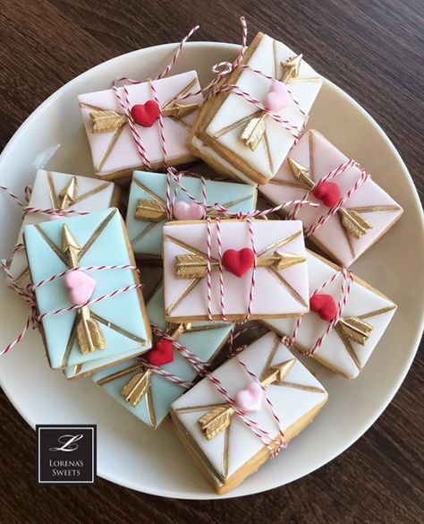 Envelope Cookies, Business Cookies, Valentine Cookies Decorated, Valentines Envelopes, Valentine Sugar Cookies, Crazy Cookies, Cookie Decoration, Valentines Inspiration, Cookie Boxes