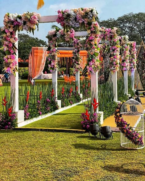 Elevate Your Ceremony with These Flower Gate Ideas Mehendi Backdrop Ideas, Arch Entrance Wedding, Marriage Garden Design Plan, Bungalow Gate, Pathway Decor Wedding, Wedding Pathway Decor, Entry Gate Decoration Wedding, Yacht Wedding Decor, Floral Walkway