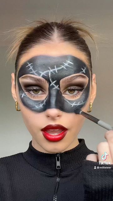 Cat Women Makeup, Woman Halloween Makeup, Cat Woman Makeup, Cat Woman Halloween, Cat Women Halloween Costumes, Catwoman Makeup, Ideas Fiesta, Cat Woman, Costume Inspo