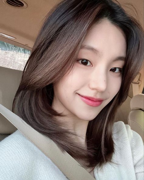 yeji itzy lq icon pfp short hair selca instagram update bareface no makeup messy cute Itzy Instagram, Yeji Hwang, Chaeryeong And Yuna, Itzy Icons, Ye Ji, Lia Ryujin Chaeryeong, Lee Chaeryeong, Itzy Yeji, Shin Yuna