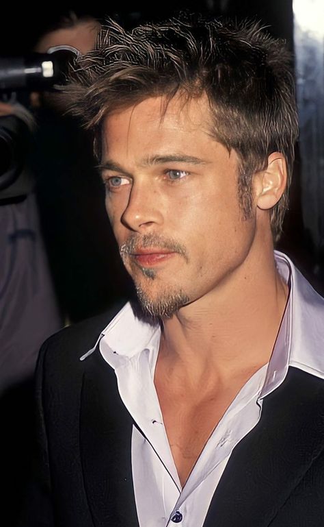 Brad Pitt Goatee, Tyler Durden Haircut, Brad Pitt 2000s, Old Hair Styles, Brad Pitt Short Hair, Loc Styles For Short Hair, Best Short Hairstyles For Men, Brad Pitt Haircut, Brad Pitt Style