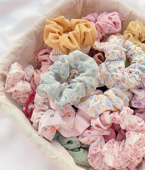 Crunchies For Hair, Pastel Scrunchies, Aesthetic Scrunchies, Korean Jewellery, Scrunchies Aesthetic, Chiffon Hair, Cute Scrunchies, Kawaii Hair Clips, Souvenir Wedding