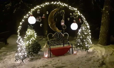 Creative Gardening | I made a moon gate this weekend with an old trampoline frame.🥰 I used wild gravevine for the weave and I'm going to plant a Yellow Jessamine on eac... | Facebook Trampoline Moon Gate, Trampoline Repurpose Ideas, Trampoline Upcycle Ideas, Trampoline Upcycle, Trampoline Ideas, Yellow Jessamine, Old Trampoline, Diy Garden Landscaping, Sweet Autumn Clematis