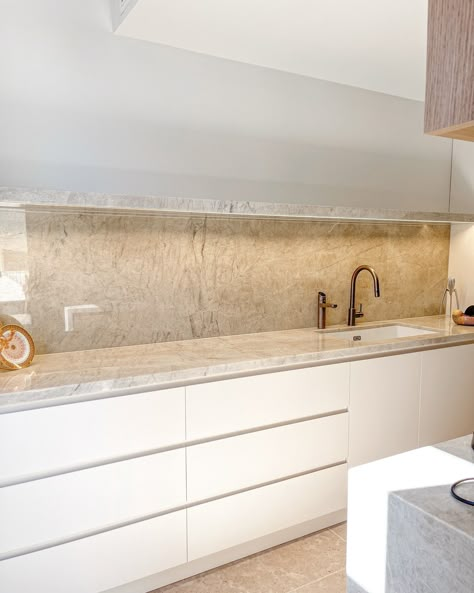 Taj Mahal Butler’s Kitchen | Unley Park With shades of beige, cream, and grey seamlessly blending together, this stone exudes elegance and charm. Without a doubt, one of our favorites 🤍 Architect | @piteoarchitects Lighting | @thelightimpact #kitchendesign #stonebenchtops #benchtopsadelaide #nautralstone #tajmahal #quartzite #interiordesign #adelaidehomes Kitchen Top Stone, Stone Kitchen Island, Silestone Countertops, Cream Stone, Beige Kitchen, Beige Stone, Stone Bench, Kitchen Interior Design Modern, Kitchen Interior Design