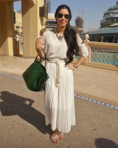 30 Most Popular Dubai Street Style Fashion Ideas Dubai Fashion Women Street Styles, Dubai Dress Code, Dubai Fashion Women, Dubai Street, What To Wear In Dubai, Dubai Outfits Ideas, Tourist Fashion, Dubai Street Style, Dubai Fashion Week