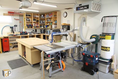 Woodshop Layout, Arbejdsplads Garage, Garage Wood Shop, Garage Woodshop, Woodworking Shop Ideas, Shop Dust Collection, Garage Workshop Layout, Wooden Workshops, Workshop Shed