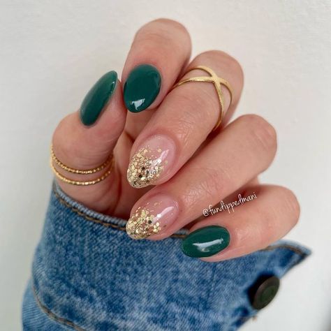 September Nails Glitter, Gel Nail Designs Green And Gold, Juniper Green Wedding Nails, Nail Designs Dark Green And Gold, Green Almond Dip Nails, Green Dress Manicure, Emerald Fall Nails, Gold Dip Nail Designs, Green And Gold Dip Nails