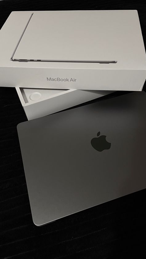 Mac Book Snap, Apple Laptop Aesthetic, Apple Macbook Aesthetic, Macbook Manifestation, Macbook 2024, Mac Book Aesthetic, Macbook Unboxing, Wishes Board, Rose Gold Makeup Brushes