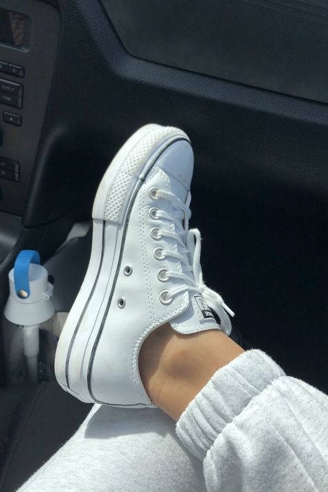 Platform Low Top Converse, Low Converse Outfit, White Converse Aesthetic, White Platform Converse Outfit, Platform Converse Outfit Summer, Converse Platform Outfit, White Converse Platform, White Low Converse, Chuck Taylor Platform