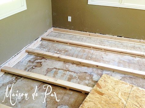 Leveling floor for wood.... Not fun. But need to know how to do this! Stupid slanty floors Leveling Floor, Best Bathroom Flooring, Kitchen Updates, Modern Rooms, Attic Flooring, Plywood Flooring, Home Remodeling Diy, Office Floor, Late At Night