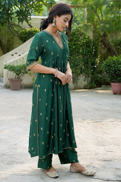 Green Silk Suit Designs, Green Silk Kurti Design, Pallazo Kurta Set, Teej Festival Outfits Green, Bottle Green Kurta Women, Bottle Green Dress Indian, Bottle Green Suits Women Indian, Bottle Green Kurti Design, Green Kurta Set Women