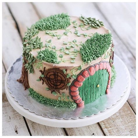 Hobbit Cake, Hobbit Birthday, Hobbit Party, Chandelier Cake, Ring Cake, Second Breakfast, Birthday Cake Ideas, Hobbit House, Cake Images