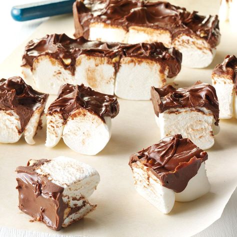 15 Minute Desserts, Marshmallow Dessert Recipes, Simsbury Connecticut, Large Marshmallows, Easiest Desserts, Marshmallow Desserts, Marshmallow Recipes, Peanut Butter Fudge Easy, Easy Cakes