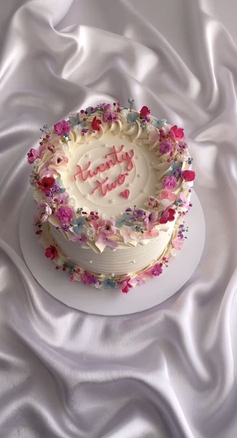 Girly Birthday Cakes, 22nd Birthday Cakes, Small Birthday Cakes, Mini Torte, Girly Cakes, Birthday Cake With Flowers, 21st Birthday Cakes, 18th Birthday Cake, Mini Cakes Birthday