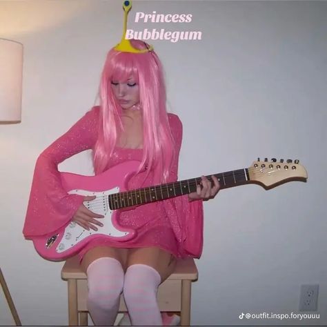 Pink Hair Cosplay Characters, Pink Hair Halloween Costume Ideas, Pink Hair Costume, Cute Cosplay Ideas, Pink Hair Cosplay, Princess Bubblegum Halloween, Impressive Costumes, Princess Bubblegum Costume, Bubblegum Costume