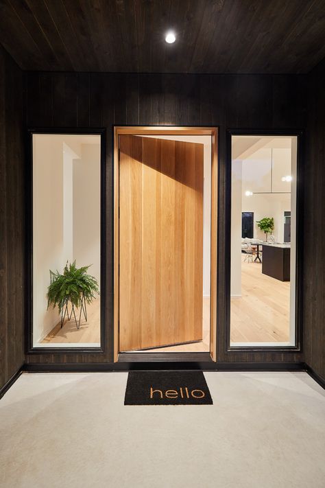 Front Door Scandinavian, Scandinavian Front Door Entrance, Scandinavian Exterior Doors, Scandanavian House Design Exterior, Scandinavian Front Door, Modern Wood Front Door, Scandinavian Exterior House, Scandinavian Farmhouse Exterior, Scandinavian Barn House