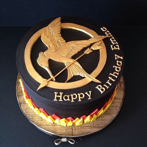 Hunger Games Food, Hunger Games Birthday Party, Hunger Games Cake, Hunger Games Birthday, Games Cake, Hunger Games Party, Hunger Games Problems, Buttercream Birthday Cake, The Hunger Game