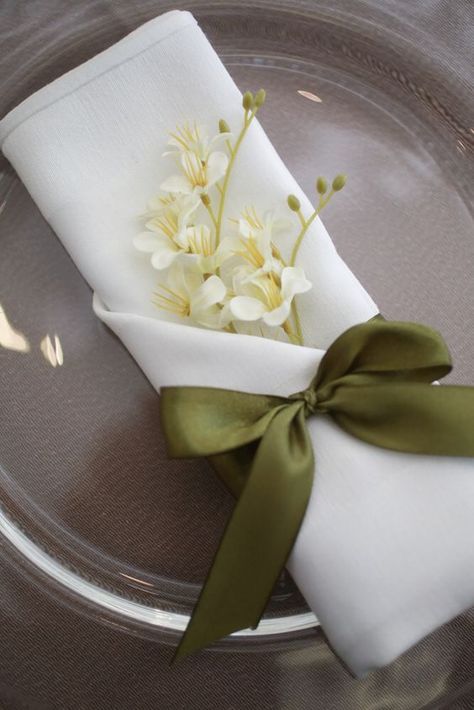 Napkin Wraps For Wedding, Napkins Dinner Table, Wedding Napkin Ideas, Wedding Napkin Folding, Creative Napkin Fold, Napkin Folding Ideas, Fancy Napkin Folding, Tree Decoration Ideas, Creative Napkins