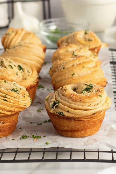 Savory Cruffin Recipe, Sweet And Savory Desserts, Savoury Muffin, Cruffin Recipe, Homemade French Bread, Savory Breads, Sweet Breakfast Treats, Savory Dinner, Homemade Dough