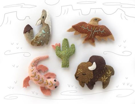 image 0 Sewing Animals, Felt Animal Patterns, Desert Decor, Animal Sewing Patterns, Sewing Stuffed Animals, Felt Patterns, Plush Pattern, Embroidery Craft, Animal Crafts