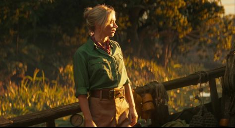 Lily Jungle Cruise, Jungle Cruise Movie, A Quiet Place Movie, Adventurer Aesthetic, Future Costume Ideas, Ellie Sattler, Dress Code Guide, Adventure Fashion, Fictional Heroes