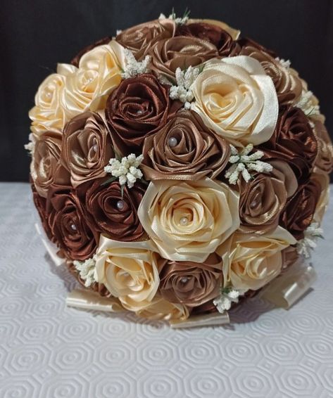 Shades Of Brown Wedding Bouquet, Brown And Gold Quince Theme, Champagne And Chocolate Wedding Colors, Bronze Flowers Wedding, Brown And Cream Wedding Decor, Brown And White Bouquet, Brown Rose Bouquet, Brown Quinceanera Theme, Gold And Brown Wedding Theme