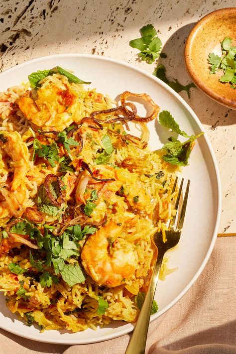 Shrimp Biryani Rice And Tomato Sauce, Shrimp Biryani, Biryani Rice Recipe, Rice Basmati, Honey Garlic Shrimp, Biryani Rice, Seafood Shrimp, International Dishes, Indian Foods