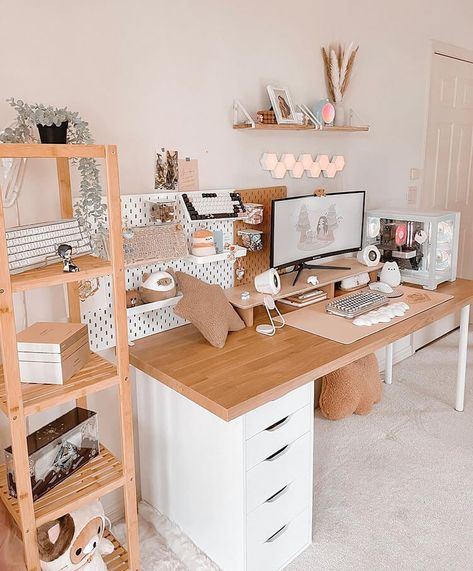 Gaming Desk Setup, Cozy Desk, Table Study, Study Desk Decor, Cozy Home Office, Desk Inspiration, Desk Inspo, Office Room Decor, Study Room Decor