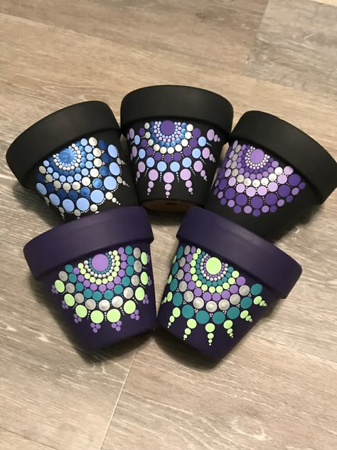 Dot Mandala On Pots, Pot Painting Mandala, Dot Painting Pots, Mandala Flower Pot Painting, Dot Painting On Pots, Mandala Pottery Painting, Mandala On Pot, Clay Pot Designs Paint, Pot Mandala Art