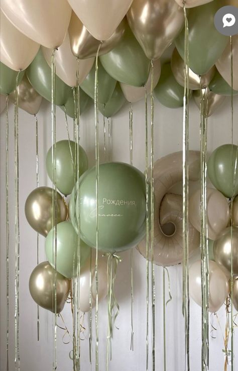 Greenery Themed Birthday Party, Green 30th Birthday Party, 21st Birthday Colour Scheme, 18th Birthday Party Color Schemes, Green Birthday Theme Aesthetic, Green Birthday Table Decoration, Green And Gold Bachelorette Party, Green Birthday Astethic, Sage Green 21st Birthday Decor