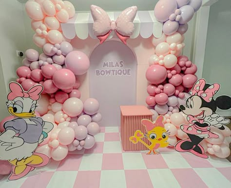 Pastel Color Minnie Mouse Party, Minnie Clubhouse Party, Mickey And Minnie Balloon Garland, Daisy Duck 1st Birthday Party, Minnie And Daisy Bowtique Birthday Party, Minnie Mouse Bowtique Birthday Party Ideas, Mini Bowtique Party, Minnie Mouse Daisy Duck Birthday Party, Minnie Mouse Party Backdrop