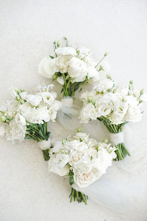 Pretty Wedding Bouquet, Small Wedding Bouquets, Simple Wedding Bouquets, Bridesmaid Bouquet White, Wedding Bouquets Bride, White Bridesmaid, Bouquet Inspiration, All White Wedding, Bridesmaid Bouquets