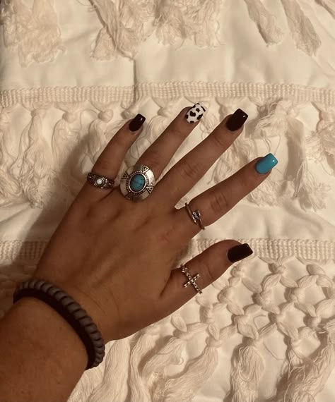 Cute Nails Western, Western Style Nails, Nails Cow Print, Nails Western, Country Acrylic Nails, Rodeo Nails, Cowboy Nails, Cow Print Nails, Country Glam