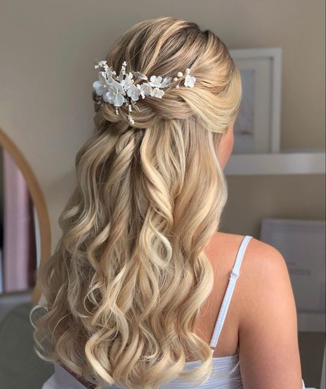 Wedding Hair Ideas Bridesmaid, Hair Piece Wedding Hair Down, Wedding Make Up Blondes, Half Uo Half Down Bridal Hair, Half Up And Half Down Wedding Hairstyles, Prom Hair With Hair Piece, Brides With Long Hair, Prom Hairstyles With Hair Piece, Hairstyles With Hair Pieces