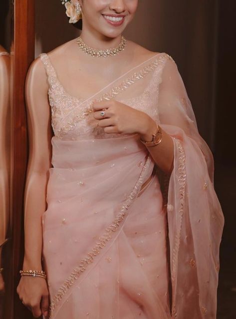 Organza Saree Wedding Look, Blouse Design For Embroidery Saree, How To Remove Dullness From Face, Saree Ideas For Wedding Party, Pestal Colour Sarees, Blouse Ideas For Organza Sarees, Saree Engagement Look, Dress For Engagement Indian, Organza Saree Look