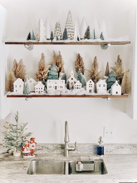 Kaktus Dan Sukulen, Christmas Homemade, Christmas Village Display, Christmas Decor Inspiration, Christmas Inspo, Boho Christmas, Christmas Villages, Miniature Houses, Merry Little Christmas