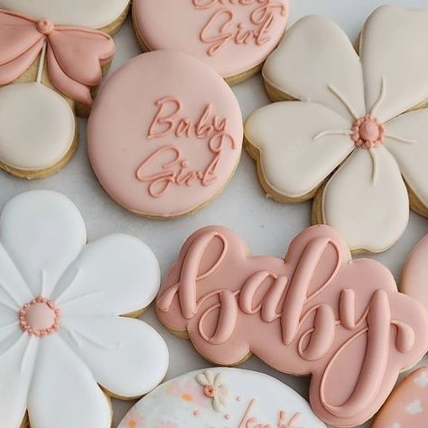 Tola Adewale | Cookie Artist & Content Creator on Instagram: "This color palette warms my heart ✨️💗 This week with my subscribers I'd be unlocking some sweet secrets behind picking and achieving the perfect color palette for your custom decorated cookies! 🍪✨ Join me by hitting that subscribe button! 🍪👩‍🍳 #CookieMagic #BehindTheScenes #SweetArtistry #customsugarcookies #customdecoratedcookies #cookiecolorpalette #customcookies #floralcookies #babyshowercookies #decoratedsugarcookies #decoratedcustomecookies #dfwcustomcookies #dfwcookies #dallascustomcookies" Sugar Cookie Inspiration, Baby Girl Cookies Decorated, Baby Shower Girl Cookies, Baby Cookies Decorated, Wild Flower Cookies Baby, Baby Girl Shower Cookies Decorated, Baby Girl Sugar Cookies, Boho Cookies Baby Girl, Baby In Bloom Cookies