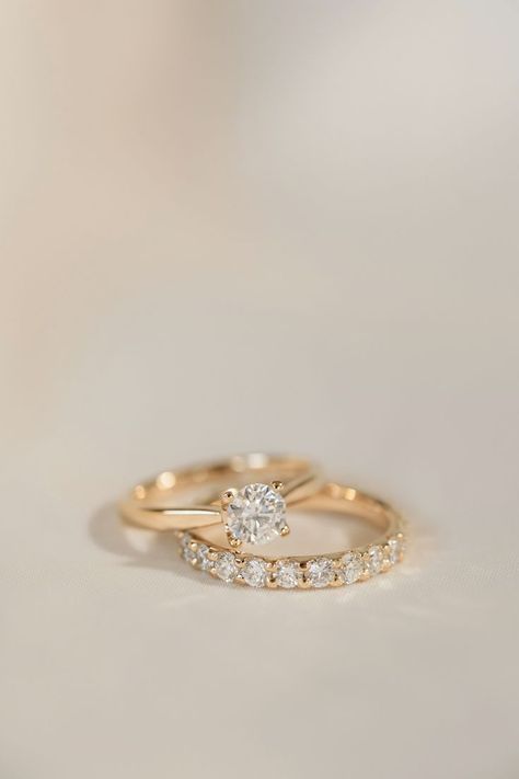 THE eternity ring | Förlovning, Smycken, Accessoarer Gold Wedding Ring And Engagement Ring, Simple Ring With Wedding Band, Gold Silver Wedding Ring, Women’s Gold Wedding Ring, Simple Gold Ring Engagement, Gold Engagement Band For Women, Simple Wedding Rings Gold Band, Simple Gold Rings Wedding, Pretty Gold Wedding Rings