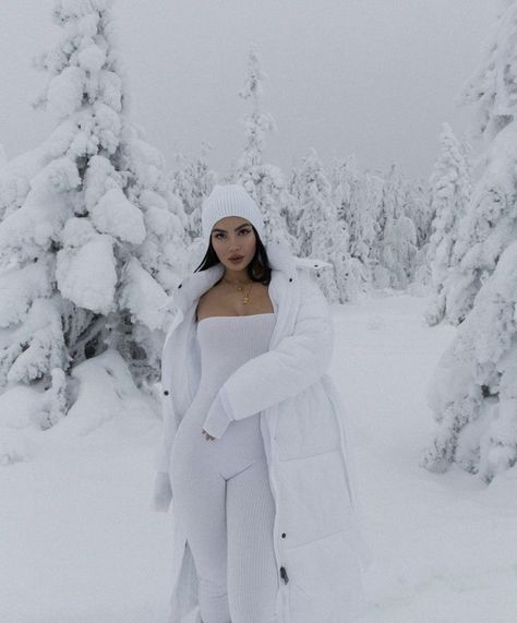 Snow Outfits For Women, Amanda Khamkaew, Snow Fits, Winter Angel, Ski Trip Outfit, Winter Outfits Snow, Snow Photoshoot, Light Aesthetic, Snow Pictures