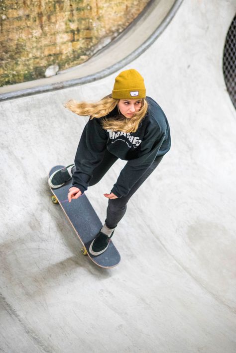 Girls Can't Skate? Here's Proof That We Can & Do. #SkateboardGirl #SkateboardGirlAesthetic #SkateboardGirlOutfits Skater Photos, Skater Girl Outfits Grunge, Skateboard Outfits, Skater Girl Style, Girl Skater, Skater Vibes, Skate Girl, Skater Aesthetic, Skater Girl Outfits