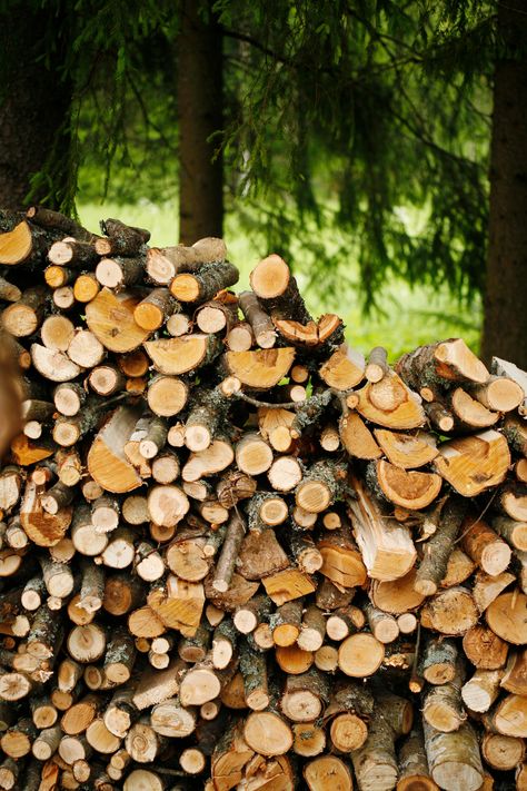 Find out the best techniques for stacking firewood to keep it dry and organized. Learn how to maximize storage space while keeping logs accessible! Firewood Stacking, Stacking Firewood, Wood Stack, Wood Pile, Firewood Storage, Maximize Storage, Outdoor Heating, Duluth Trading, 2025 Vision