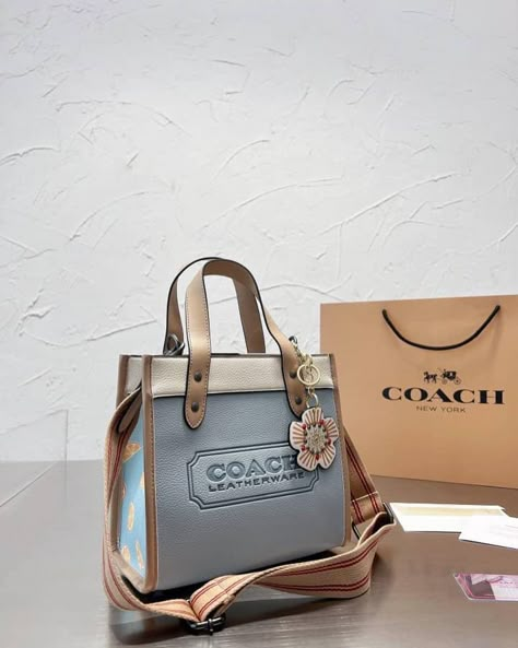 Coach Purse Outfit, Tas Coach, Coach Vintage Handbags, Pink Coach Purses, Expensive Bag, Purse Coach, Favorite Handbags, My Purse, Girly Bags