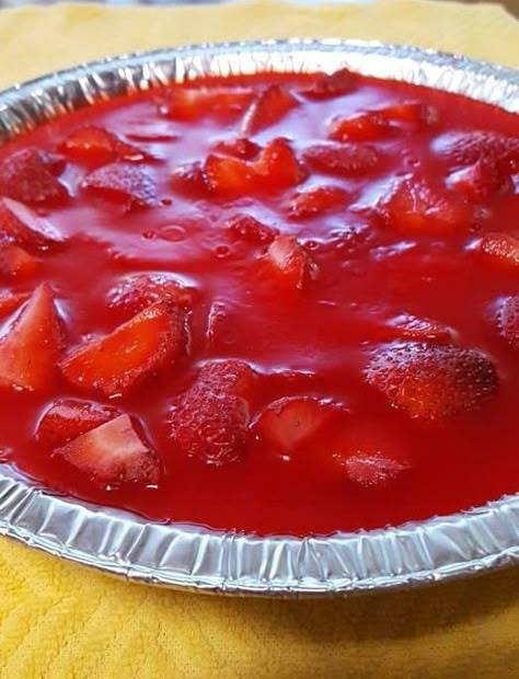 Crustless Strawberry Pie via @SparkPeople Cool Diet Recipes, Crustless Pie, Sugar Free Vanilla Pudding, Strawberry Pie Recipe, Weight Watcher Desserts, Sugar Free Jello, Fresh Strawberry Pie, Pretzel Salad, Sugar Free Pudding