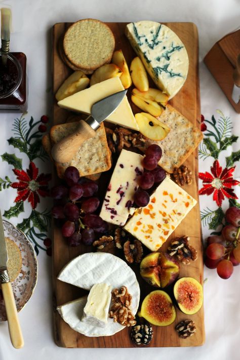 Find out how to make the perfect Christmas Cheese Board from Supper in the Suburbs Cheese Decoration, Simple Cheese Platter, Christmas Cheese Platter, Christmas Supper, Christmas Cheese Board, Christmas Cheese Boards, Cheese Christmas, Cheese Board Ideas, Holiday Cheese Boards