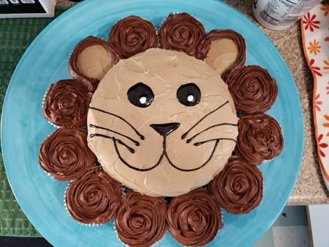 Lion Cake With Cupcakes, Lion Face Cake Ideas, Diy Lion Cake, Simple Lion Cake, Easy Animal Birthday Cake, Easy Lion Cake, Lion Cupcake Cake, Easy 1st Birthday Cake, Lion Cakes For Kids