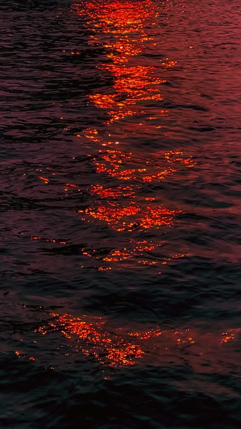 Water Sunset Aesthetic, Sunset Red Aesthetic, Red Ocean Wallpaper, Sunset Core Aesthetic, Orange Sea Aesthetic, Wallpaper Backgrounds Tropical, Orange Water Aesthetic, Red Orange And Blue Aesthetic, Orange Ocean Aesthetic