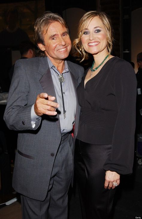 Very nice photo of Davy Jones and Maureen McCormick (aka Marcia Brady), taken in 2003 Ann B Davis, Marcia Marcia Marcia, Davey Jones, Mickey Dolenz, Marcia Brady, Davy Jones Monkees, Maureen Mccormick, Nostalgic Music, Michael Nesmith